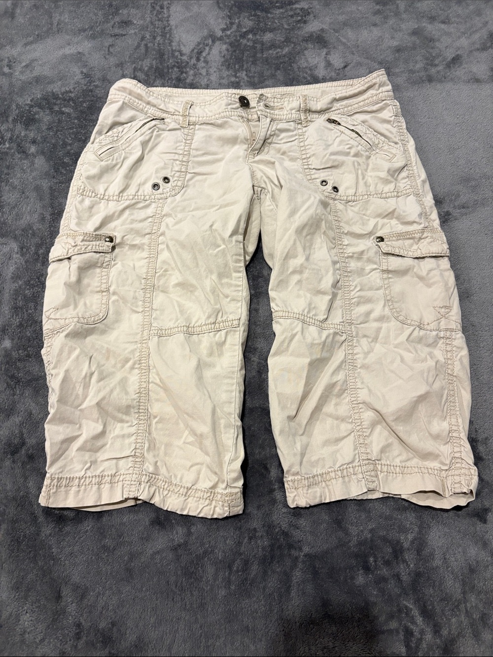 Arizona Jean Company Women's Cropped Cargo Jeans in Light Beige